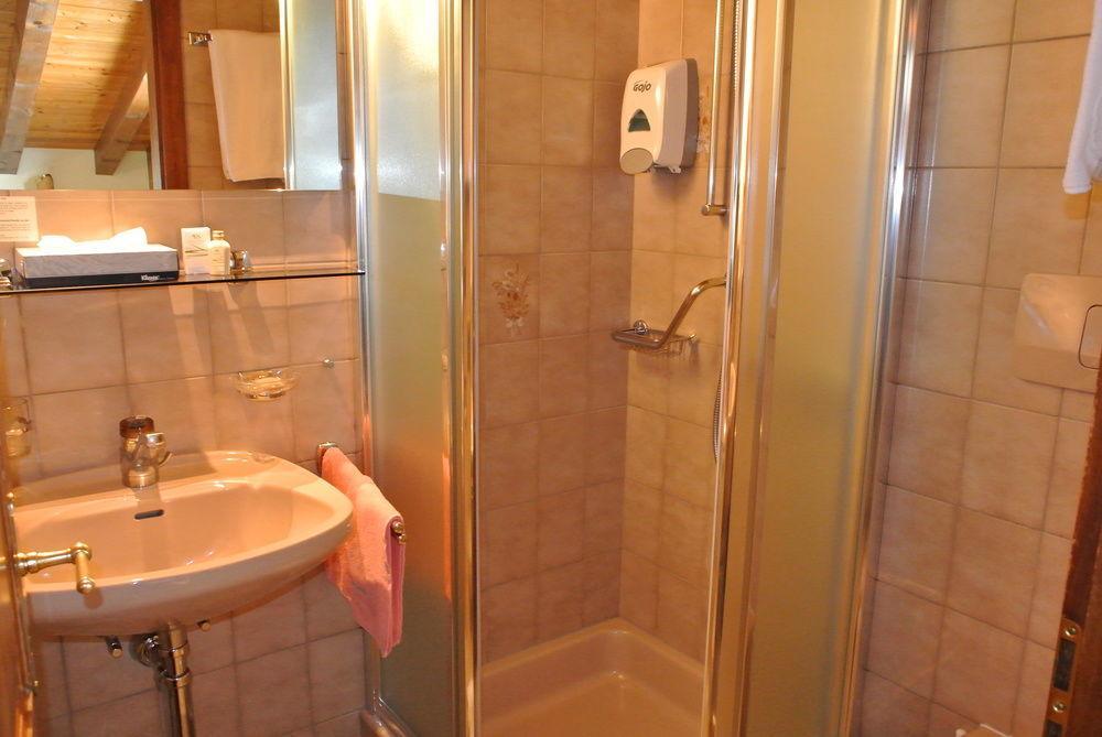 Hostellerie De L'Ardeve Овроназ Екстериор снимка